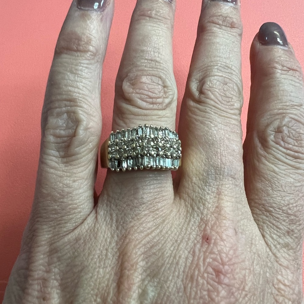 Stunning statement ring 14k yellow gold 1ct total weight